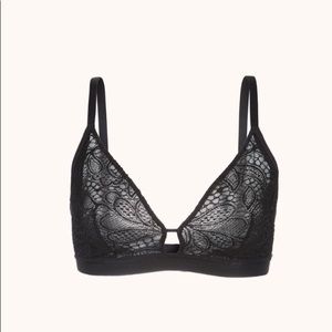 Black Palm Lace Busty Bralette